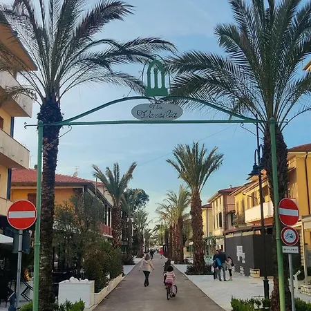 50 M From The Sea And Private Parking Marina di Pietrasanta